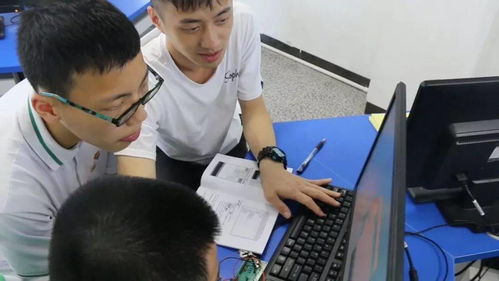 汽車(chē)電子技術(shù)應(yīng)用專(zhuān)業(yè) 引領(lǐng)未來(lái)出行的北斗智能駕駛與物聯(lián)網(wǎng)技術(shù)服務(wù)