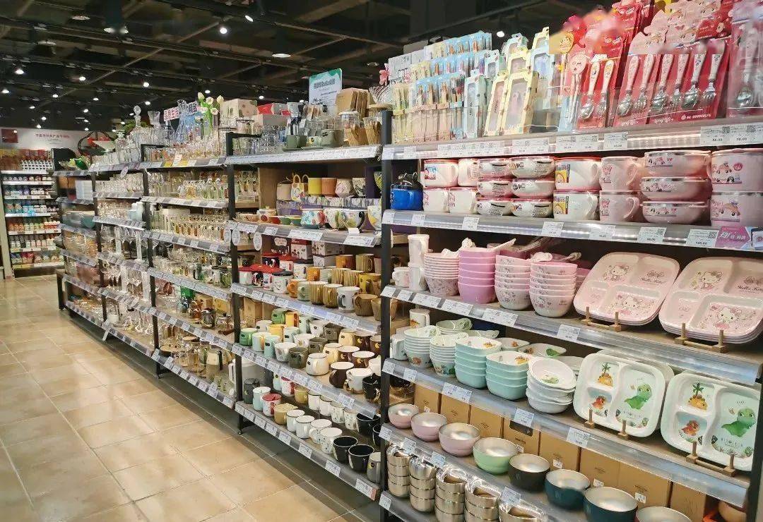 胖東來非食陳列學習_產(chǎn)品_日用百貨_拖鞋